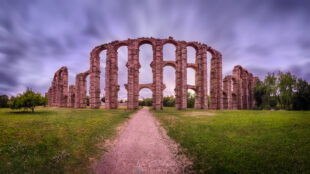 El Acueducto